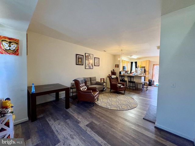 23092 FONTWELL SQ, Sterling, VA 20166