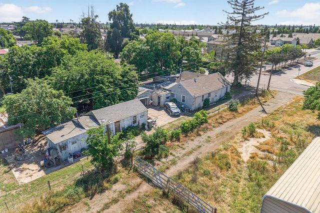 383 Taylor Rd, Lodi, CA 95242