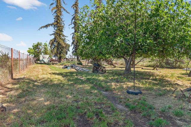 383 Taylor Rd, Lodi, CA 95242