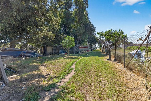 383 Taylor Rd, Lodi, CA 95242