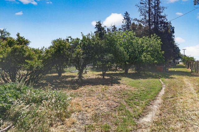 383 Taylor Rd, Lodi, CA 95242