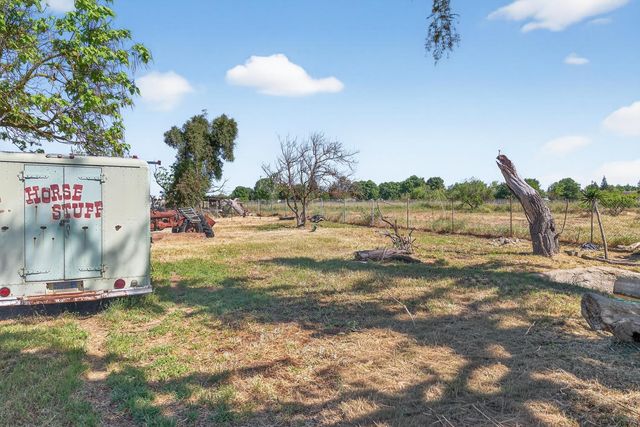 383 Taylor Rd, Lodi, CA 95242