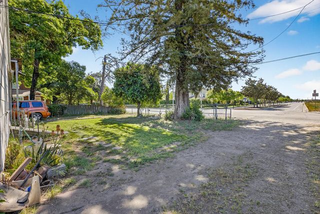 383 Taylor Rd, Lodi, CA 95242