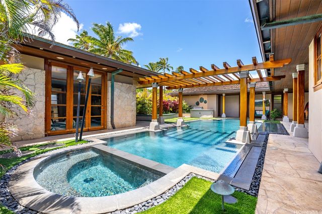 396 Dune Circle, Kailua, HI 96734