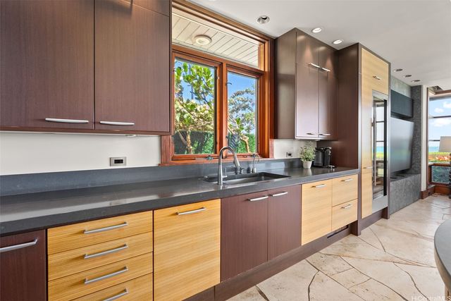 396 Dune Circle, Kailua, HI 96734