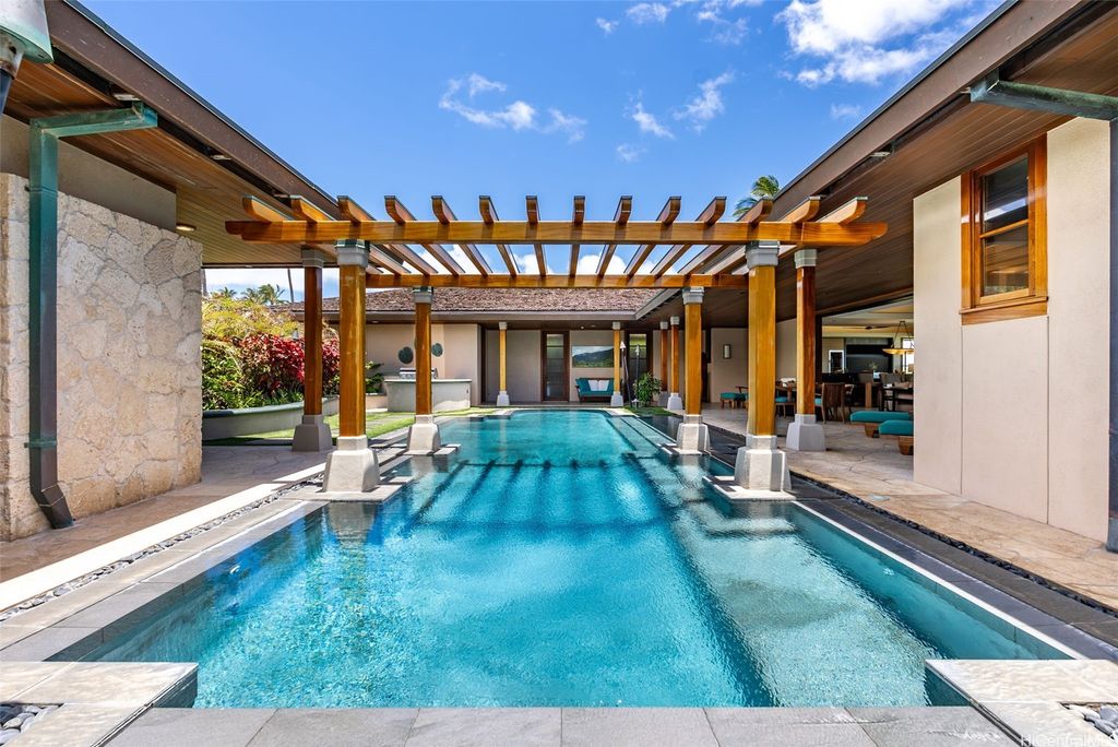 396 Dune Circle, Kailua, HI 96734