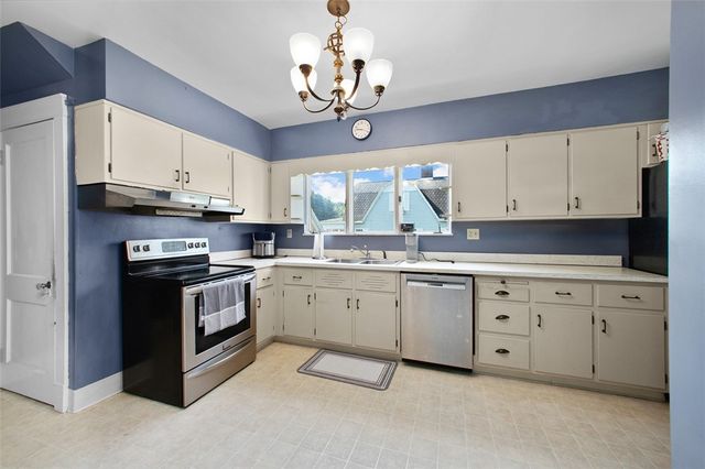 1300 Sycamore St, Connellsville, PA 15425