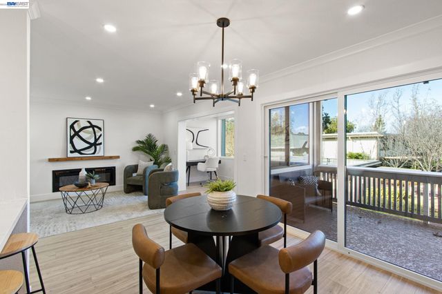 2772 Tice Creek Dr 4, Walnut Creek, CA 94595