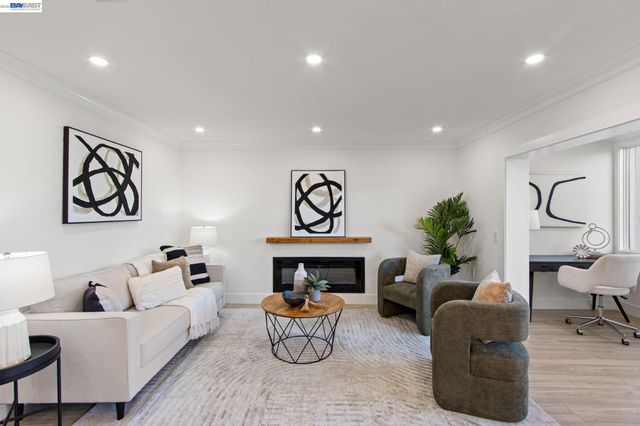 2772 Tice Creek Dr 4, Walnut Creek, CA 94595