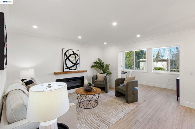 2772 Tice Creek Dr 4, Walnut Creek, CA 94595