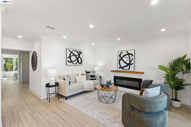 2772 Tice Creek Dr 4, Walnut Creek, CA 94595