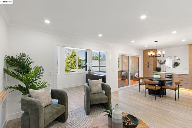 2772 Tice Creek Dr 4, Walnut Creek, CA 94595