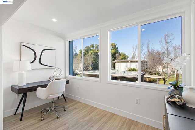 2772 Tice Creek Dr 4, Walnut Creek, CA 94595