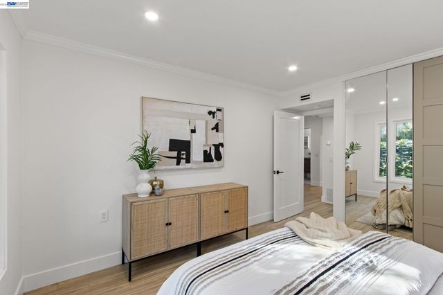 2772 Tice Creek Dr 4, Walnut Creek, CA 94595