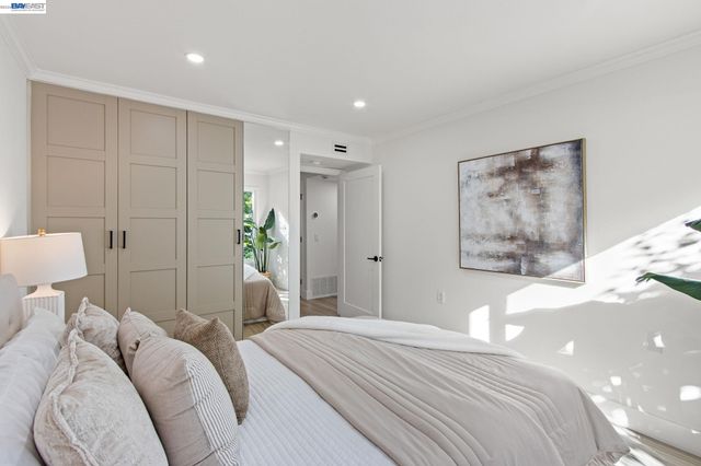 2772 Tice Creek Dr 4, Walnut Creek, CA 94595