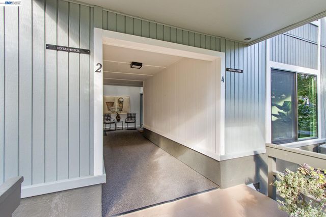 2772 Tice Creek Dr 4, Walnut Creek, CA 94595