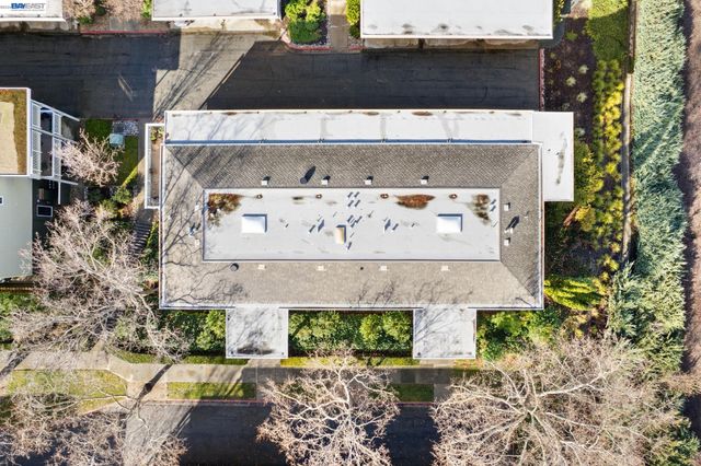 2772 Tice Creek Dr 4, Walnut Creek, CA 94595