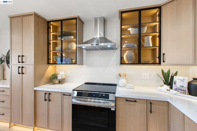 2772 Tice Creek Dr 4, Walnut Creek, CA 94595