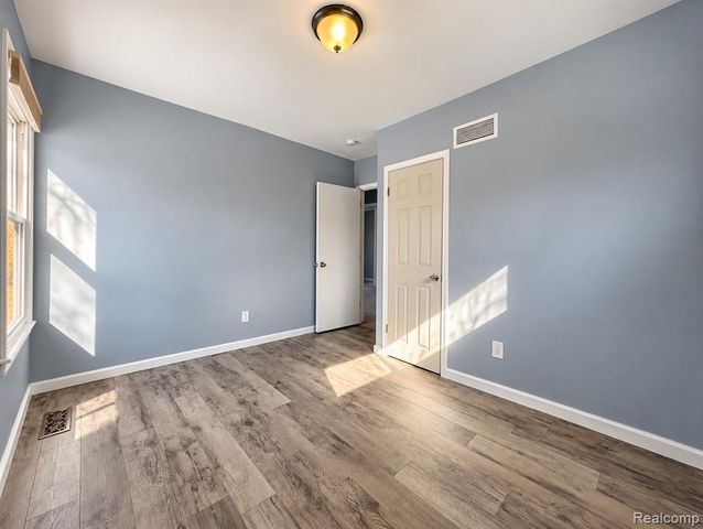 21761 Middlebelt Road, Farmington Hills, MI 48336