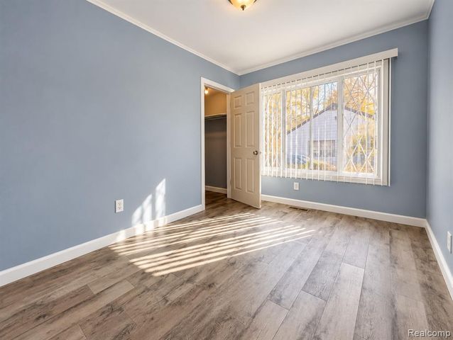 21761 Middlebelt Road, Farmington Hills, MI 48336