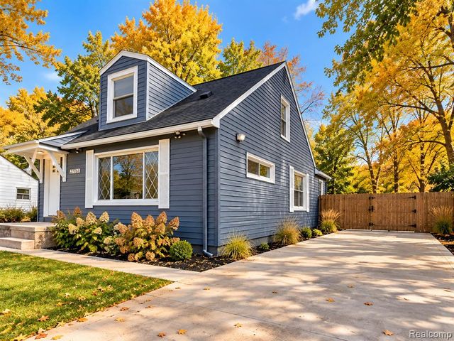 21761 Middlebelt Road, Farmington Hills, MI 48336