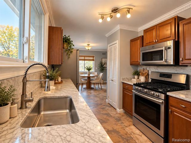 21761 Middlebelt Road, Farmington Hills, MI 48336