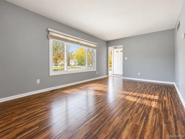 21761 Middlebelt Road, Farmington Hills, MI 48336
