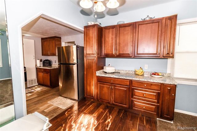 825 N Main Street, Lapeer, MI 48446