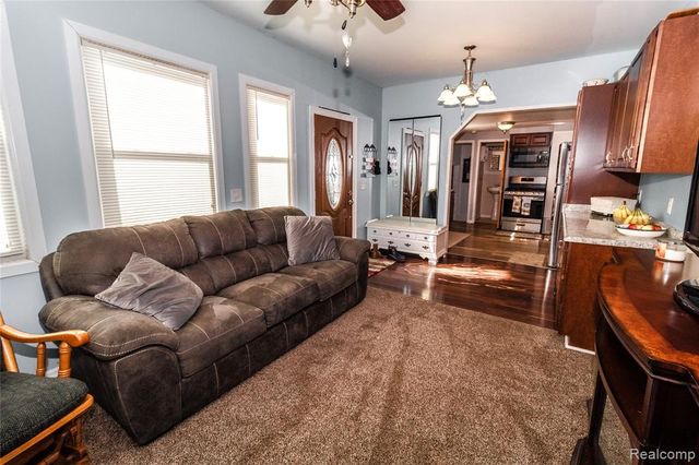 825 N Main Street, Lapeer, MI 48446