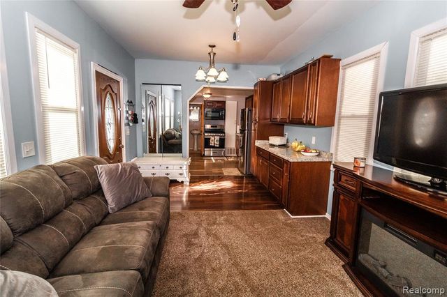 825 N Main Street, Lapeer, MI 48446