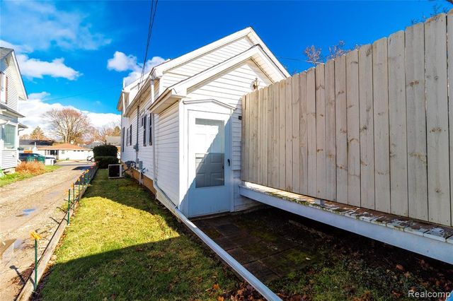 825 N Main Street, Lapeer, MI 48446