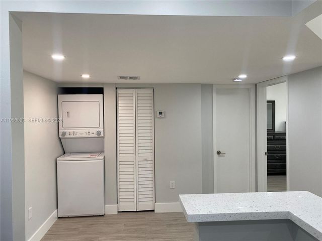 7175 NW 179th St 302, Hialeah, FL 33015