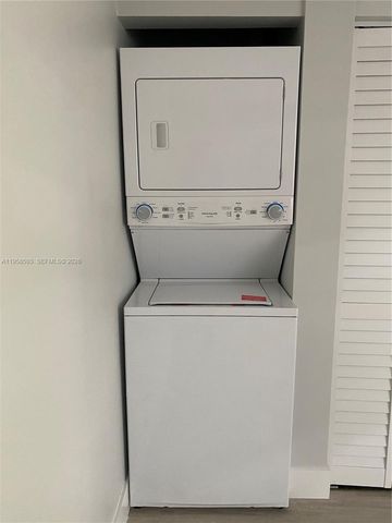 7175 NW 179th St 302, Hialeah, FL 33015