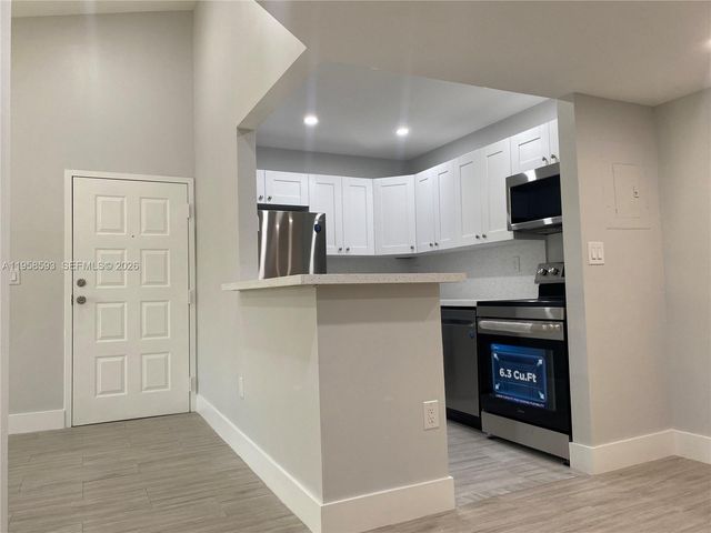 7175 NW 179th St 302, Hialeah, FL 33015