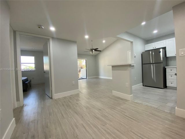 7175 NW 179th St 302, Hialeah, FL 33015