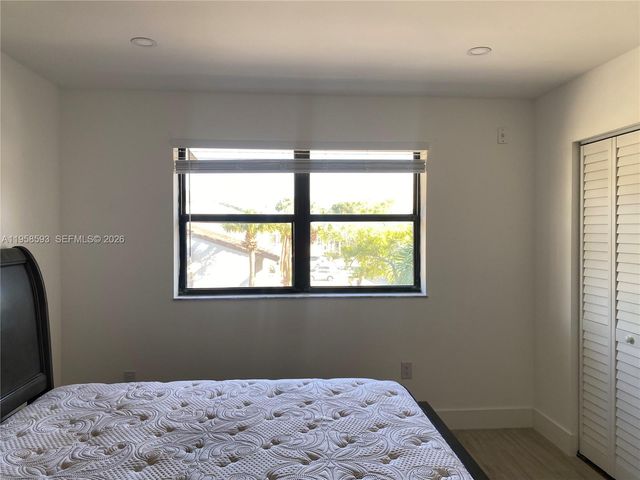 7175 NW 179th St 302, Hialeah, FL 33015