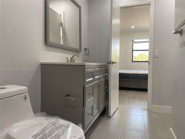 7175 NW 179th St 302, Hialeah, FL 33015