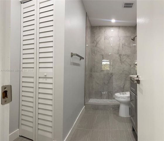 7175 NW 179th St 302, Hialeah, FL 33015