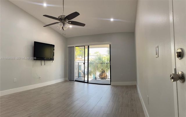 7175 NW 179th St 302, Hialeah, FL 33015