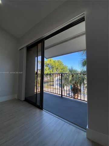 7175 NW 179th St 302, Hialeah, FL 33015