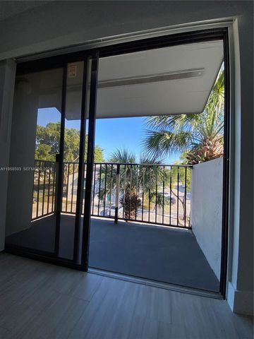 7175 NW 179th St 302, Hialeah, FL 33015