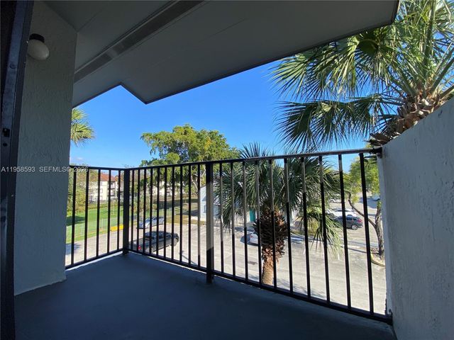 7175 NW 179th St 302, Hialeah, FL 33015