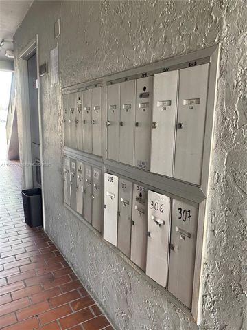 7175 NW 179th St 302, Hialeah, FL 33015