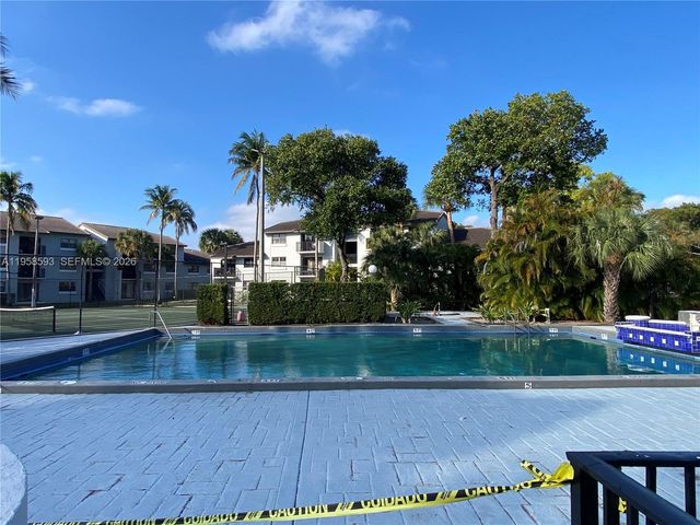 7175 NW 179th St 302, Hialeah, FL 33015