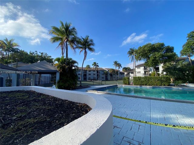 7175 NW 179th St 302, Hialeah, FL 33015