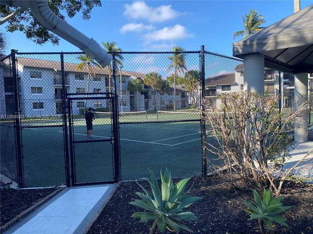 7175 NW 179th St 302, Hialeah, FL 33015