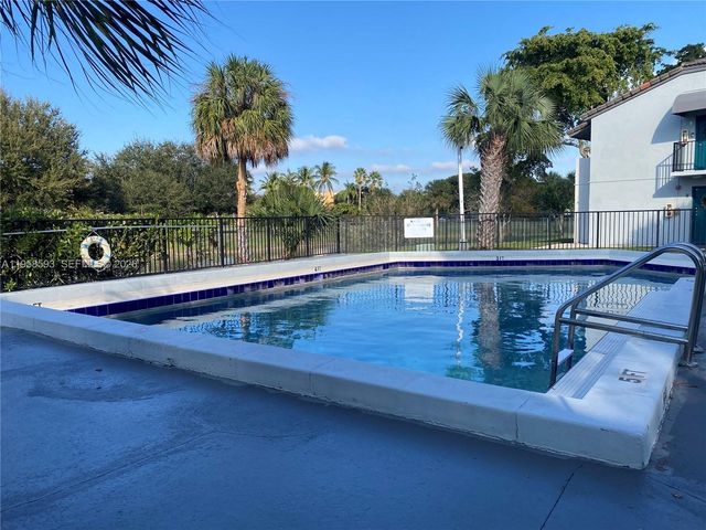 7175 NW 179th St 302, Hialeah, FL 33015