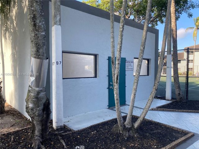 7175 NW 179th St 302, Hialeah, FL 33015