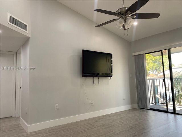 7175 NW 179th St 302, Hialeah, FL 33015