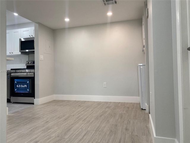 7175 NW 179th St 302, Hialeah, FL 33015